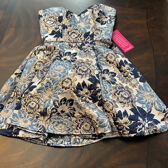 BLONDIE Sleeveless Mini Fit + Flare Dress. - Picture 5 of 15